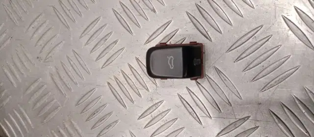 Кнопка открывания багажника Audi A5 I (2007—2011)