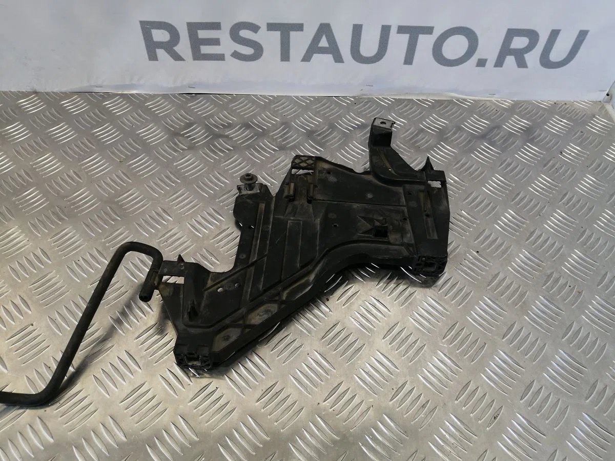 Кронштейн фар левый Audi A4 B8 (2007—2012), фото 1