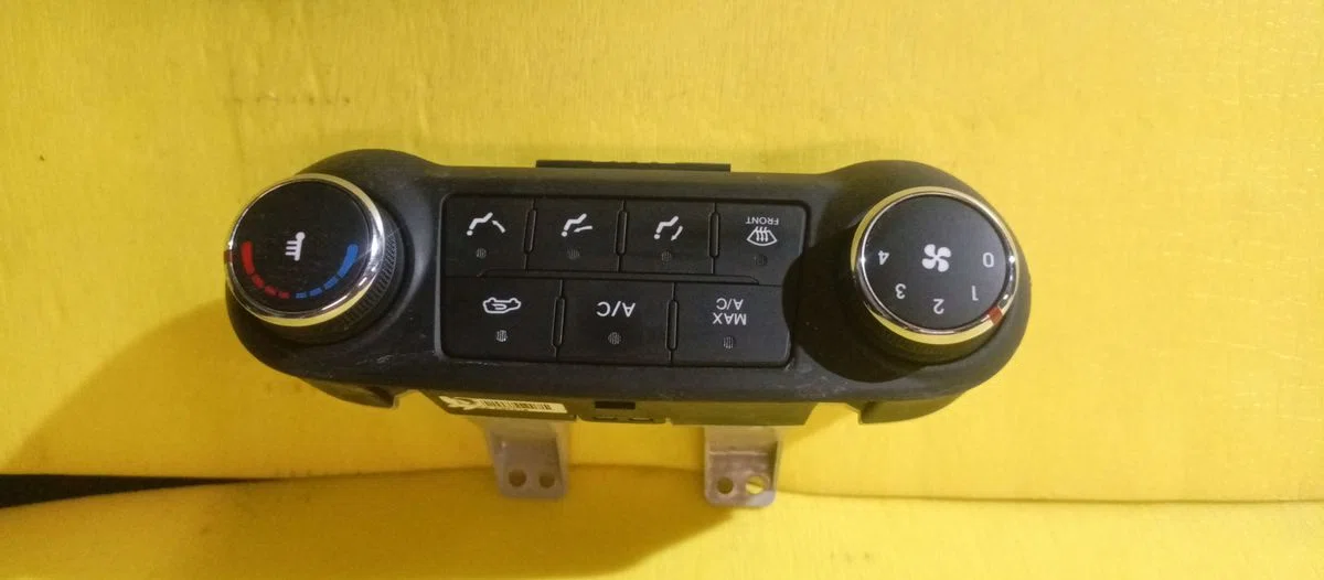 Блок управления климатической установкой Hyundai ix35 I (2009—2013), фото 1