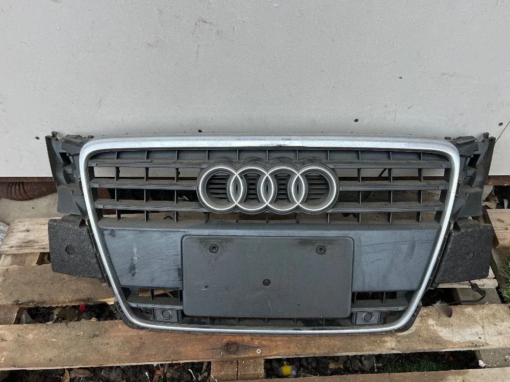 Решетка радиатора Audi A4 B8 (2007—2012), фото 1