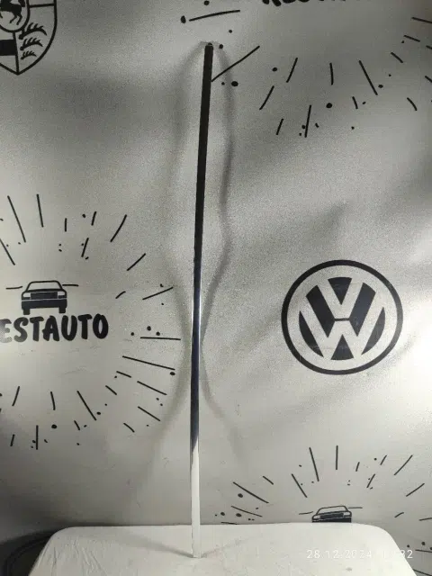 Молдинг задней правой двери Volkswagen Tiguan II (2016—2020)