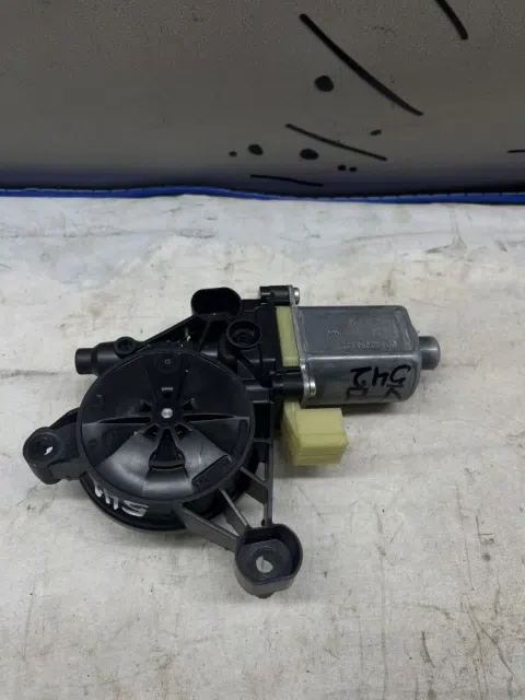 Моторчик стеклоподъемника передний Skoda Octavia III (2013—2017)