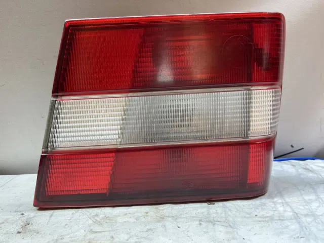 Фонарь задний внутренний правый Volvo 960 I (1990—1994)