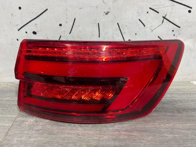 Фонарь задний наружный правый Audi A4 B9 (2015—2020)