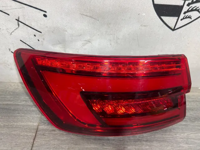 Фонарь задний наружный левый Audi A4 B9 (2015—2020)