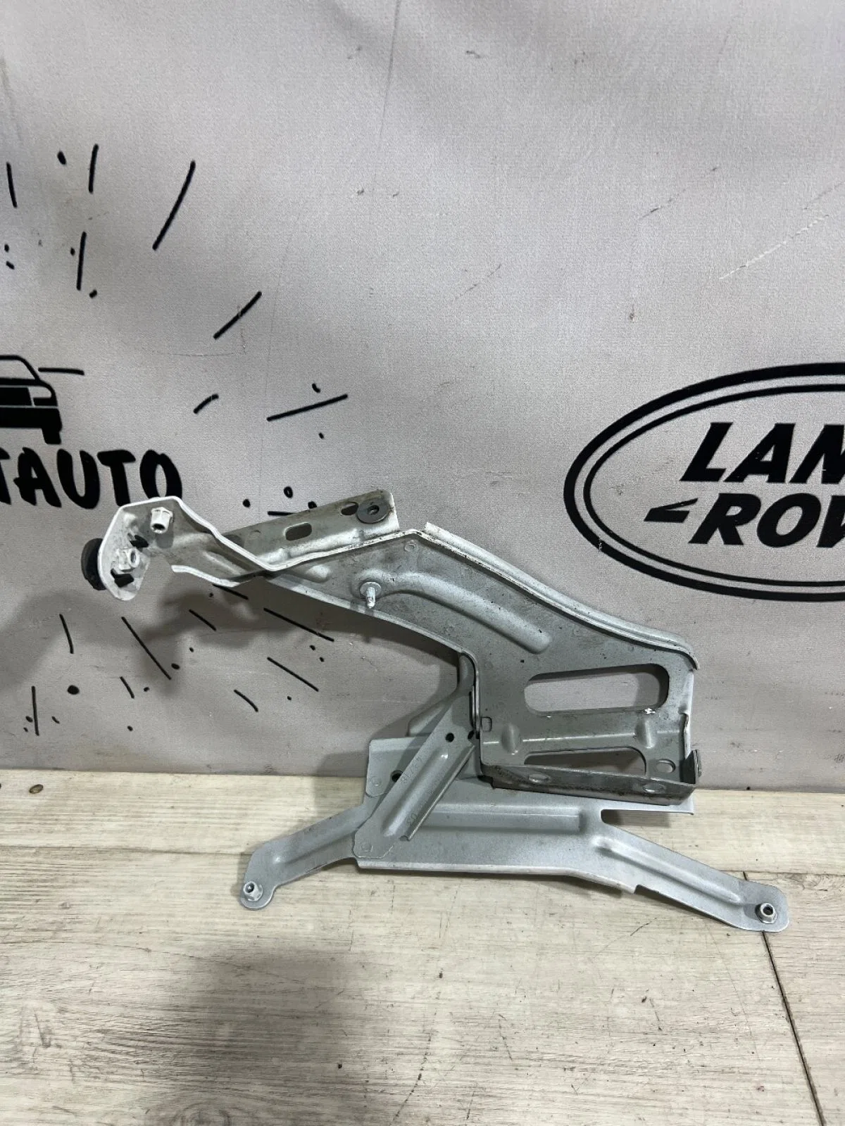 Кронштейн крепления крыла Audi A6 C8 (2018—2026), фото 1