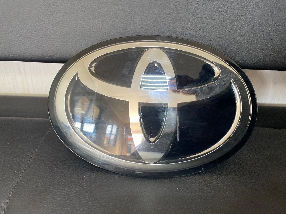Эмблема Toyota Land Cruiser 300 (2021—2026), фото 1