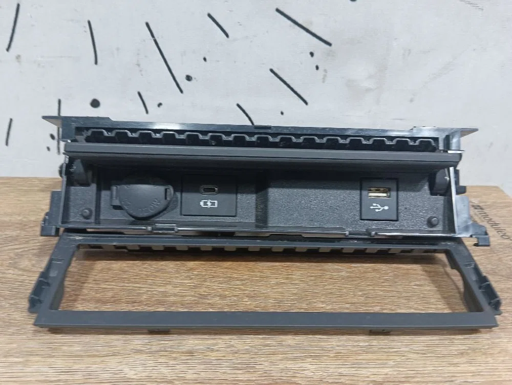 USB-накопитель Toyota Land Cruiser 300 (2021—2026), фото 1